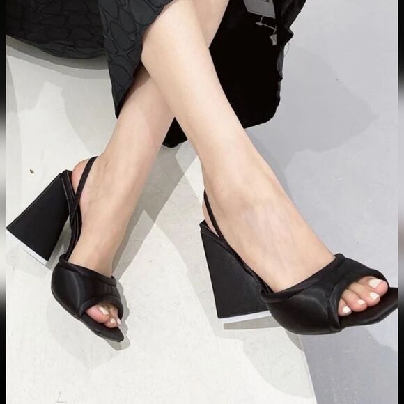 BRAND NEW ARDENE COMFORT FOAM BLOCK HEEL SANDAL - Picture 1 of 14